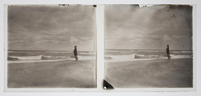 Maison Méditerranéenne Des Sciences de l'Homme Phonothèque, Achille Fernand Hector Dassonville. Fonds Achille Dassonville (1890-1967) - France - Blanche regardant la mer. Médiathèque de la MMSH - Aix-en-Provence, France. 1930. ⟨hal-05140870⟩